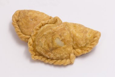 Puff izole beyaz zemin üzerine köri