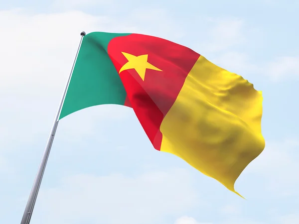 Прапор Камеруну літати на чисте небо. — стокове фото