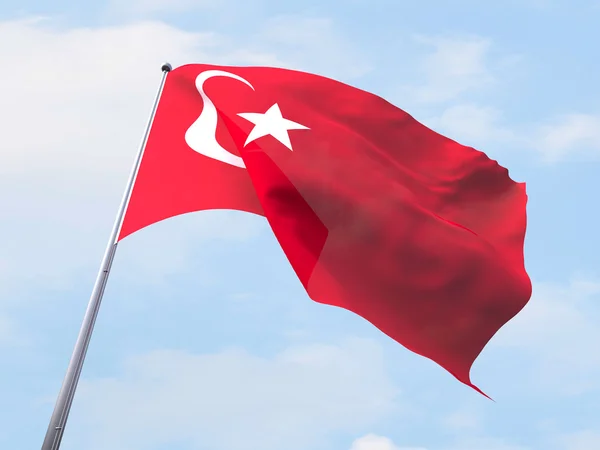 Açık gökyüzü uçan Türkiye bayrağı.