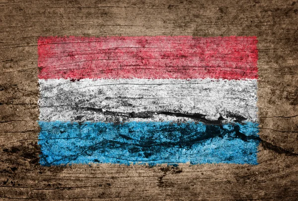 Luxemburg vlag geschilderd op houten achtergrond — Stockfoto