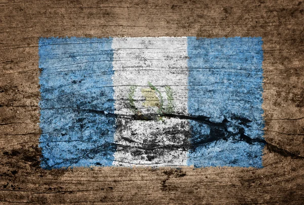 Guatemala vlag geschilderd op houten achtergrond — Stockfoto