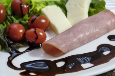 Peynir, domates, jambon, sağlıklı meze