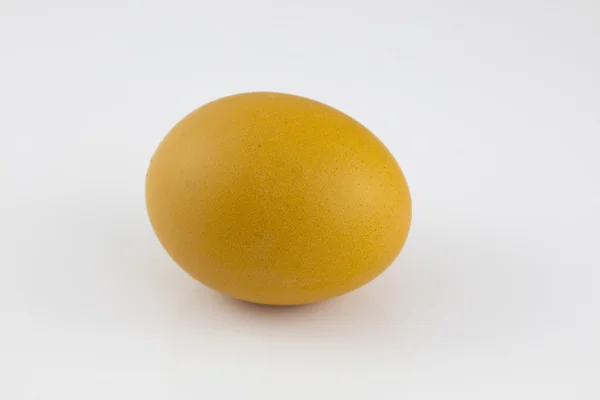 Oeufs de Pâques colorés sur fond blanc — Photo