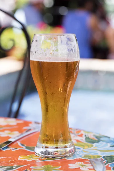 Refreshing Beer and a Local Restaurant — Stock Photo, Image