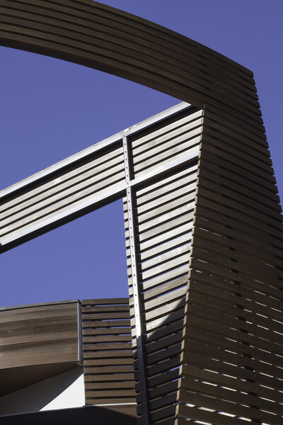 Vertical and horizontal line details in architecture on a buildi