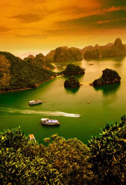 ha uzun bay Vietnam