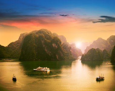 Halong Bay Vietnam. UNESCO dünya mirası. Vietnam'daki en popüler yeri.