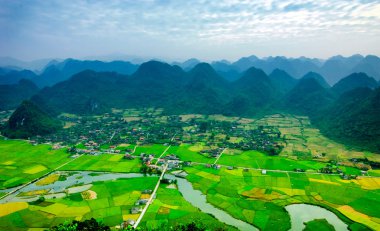 Pirinç tarlaları üzerinde Bac oğlu dağ, Lang evlat, Vietnam