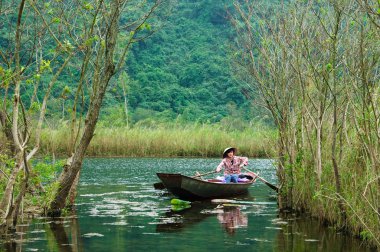 geleneksel kostüm kürek tekne üzerinde 29 Kasım 2013 longozun Hanoi, Vietnam için.