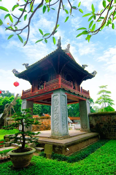Πύλη στο ναό της λογοτεχνίας στο Ανόι, Βιετνάμ. — Φωτογραφία Αρχείου