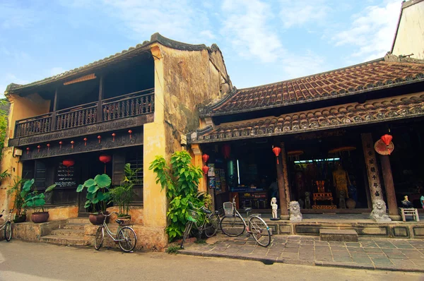 Hoi An is the World's Cultural heritage site, famous for mixed cultures & architecture at July 23, 2013 in Hoi An, Quang Nam, Vietnam. — Stock Photo, Image
