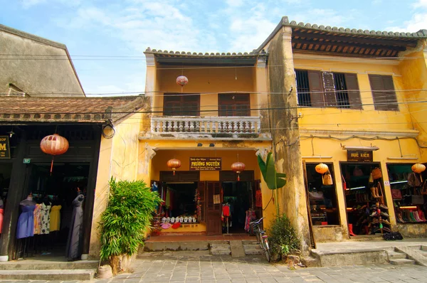 Hoi An es el sitio del Patrimonio Cultural de la Humanidad, famoso por sus culturas mixtas y arquitectura el 23 de julio de 2013 en Hoi An, Quang Nam, Vietnam . — Foto de Stock