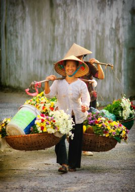 Vietnam çiçekçi satıcı sokakta hanoi, Vietnam. Bu satıcılar Hanoi, vietnam için küçük Pazar olduğunu.