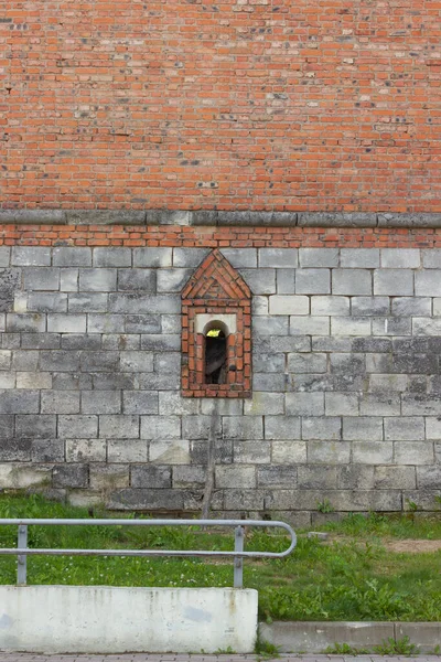 Rusya 'nın Smolensk şehrinde yüksek bir duvarda embriyo