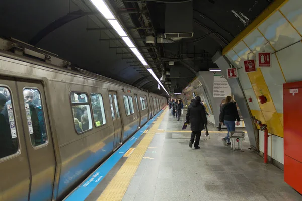 Metro görünümü, İstanbul, Türkiye