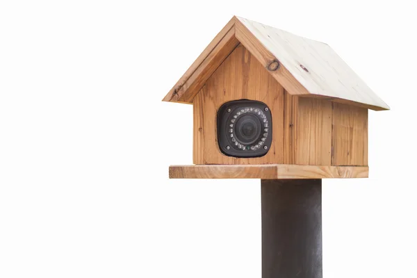 Câmera de segurança CCTV dentro de mini casa de madeira isolado backg branco — Fotografia de Stock