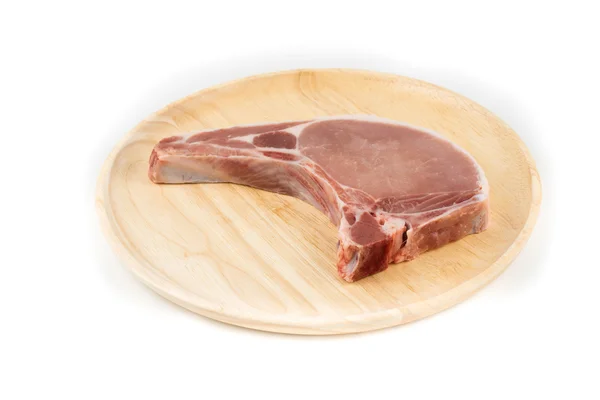 Çiğ domuz pirzolası izole beyaz arka plan yemek pişirmek için — Stok fotoğraf