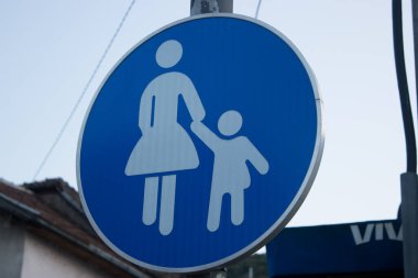 yayalar için trafik işaretleri