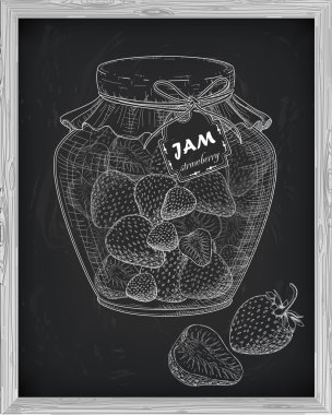 güzel bir siyah backgro üzerinde çilek ile ev yapımı reçel kavanoz