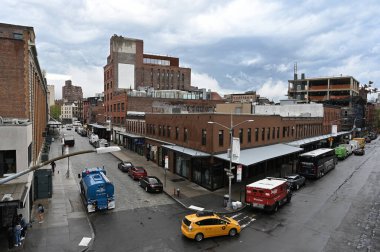 Sokağın köşesindeki manzara.