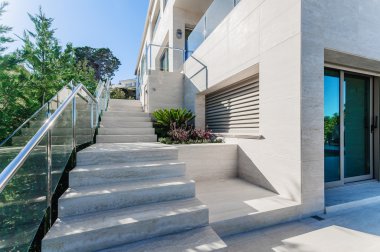 Yeni modern haus mermer adımları