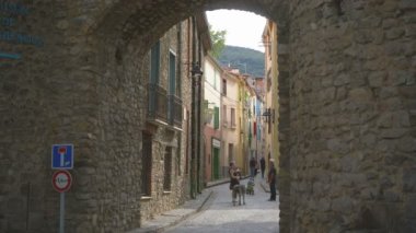 CERET, FRANCE - 19 AĞUSTOS: Ceret Caddesi, Fransa, Avrupa.