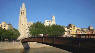 İspanya - 6 Mayıs 2017: Burgos sokakları. Burgos İspanya 'nın kuzeyinde Kastilya' nın tarihi başkentidir..