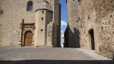 CACERES, İspanya - 28 Temmuz 2019: Santa Maria, Caceres, İspanya, Avrupa Katedrali 'nin Genel Görünümü.