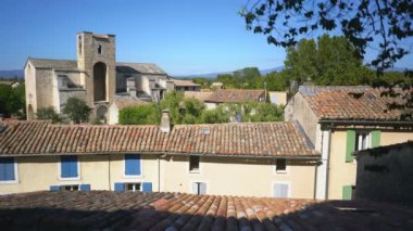 Pernes-les-Fontaines, Provence, Fransa ve Avrupa 'nın hava görüntüsü.
