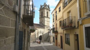 SAINT-GUILHEM-LE-DESERT, FRANCE - 30 AĞUSTOS 2019: Saint-Guilhem-le-Dsert, Languedoc-Roussillon, Fransa, Avrupa.