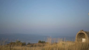 Rokfor-sur-Soulzon köyünün hava manzaralı manzarası, Fransa, Avrupa.