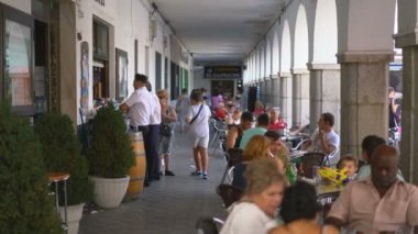 ALBI, FRANCE - 25 AĞUSTOS 2019 Rue Racine 'de Büyük Opera