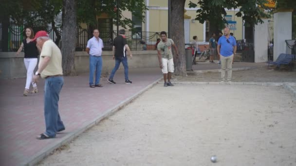 Pernes Les Fontaines França Setembro 2019 Homens Locais Jogando Petanca — Vídeo de Stock