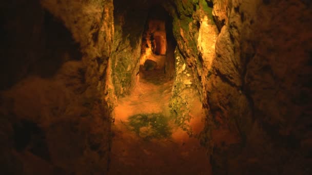 Brantome France Août 2016 Intérieur Des Grottes Abbaye Brantme Cave — Video