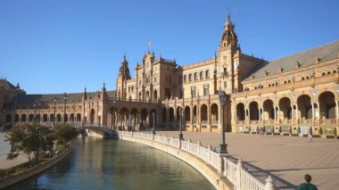 SEVILLA, İspanya - 11 AĞUSTOS 2019: Plaza de Espaa, Sevilla, İspanya, Avrupa.