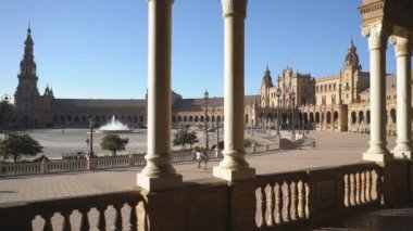 SEVILLA, İspanya - 11 AĞUSTOS 2019: Plaza de Espaa, Sevilla, İspanya, Avrupa.