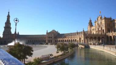 SEVILLA, İspanya - 11 AĞUSTOS 2019: Plaza de Espaa, Sevilla, İspanya, Avrupa.
