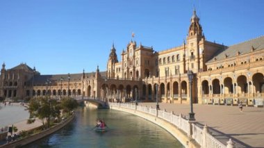 SEVILLA, İspanya - 11 AĞUSTOS 2019: Plaza de Espaa, Sevilla, İspanya, Avrupa.