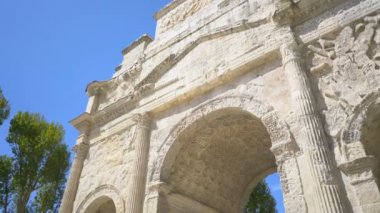 Turuncu, Fransa ve Avrupa 'daki Zafer Kemeri' nin genel görüşü.