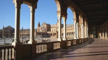 SEVILLA, İspanya - 11 AĞUSTOS 2019: Plaza de Espaa, Sevilla, İspanya, Avrupa.