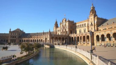 SEVILLA, İspanya - 11 AĞUSTOS 2019: Plaza de Espaa, Sevilla, İspanya, Avrupa.
