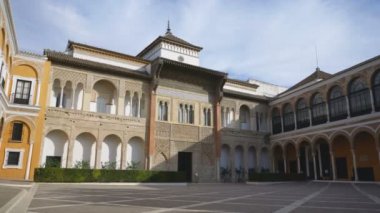 SEVILLA, İspanya - 11 AĞUSTOS 2019: Real Alczar de Sevilla 'nın İçi, İspanya, Avrupa.