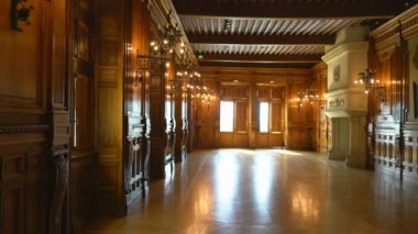 GRIGNAN, FRANCE - 8 Eylül 2019: Drome, Fransa, Avrupa 'daki Grignan şatosunun içi.