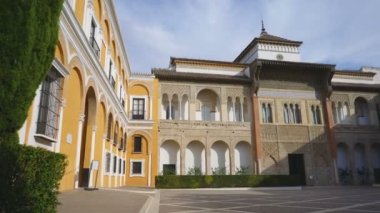 SEVILLA, İspanya - 11 AĞUSTOS 2019: Real Alczar de Sevilla 'nın İçi, İspanya, Avrupa.