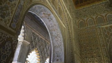 SEVILLA, İspanya - 11 AĞUSTOS 2019: Real Alczar de Sevilla 'nın İçi, İspanya, Avrupa.
