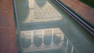 SEVILLA, İspanya - 11 AĞUSTOS 2019: Real Alczar de Sevilla 'nın İçi, İspanya, Avrupa.