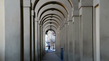 İtalya - 23. Temmuz 2015: İtalya 'daki katedralin karesi.