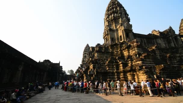 Siem Reap Cambodia Março 2017 Turistas Esperando Visita Palácio Angkor — Vídeo de Stock