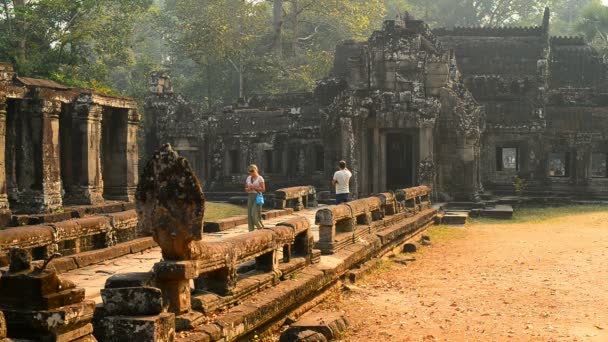 Siem Reap Cambodia Março 2017 Turistas Templo Banteay Kdei Templos — Vídeo de Stock