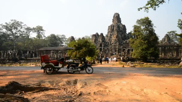 Siem Reap Kambodien März 2017 Touristen Prasat Rorng Ramong Tempel — Stockvideo
